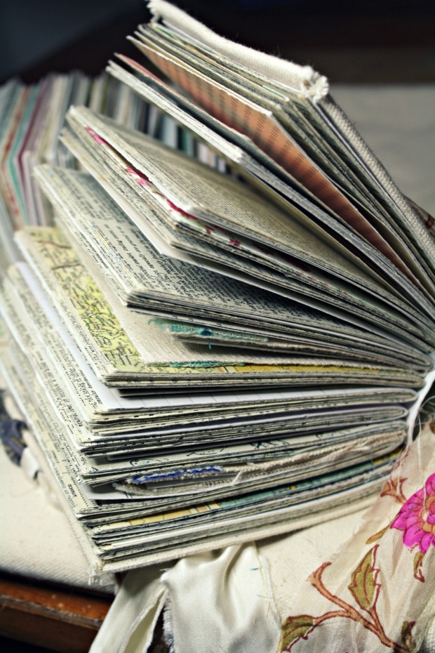 Handmade Art Journals: Junquemail Contessa - Upcycled Materials (Bookbinding)
