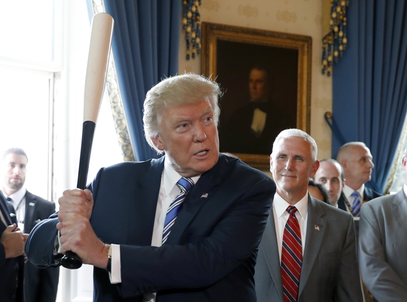 dpa_92500051_Donald_Trump_Baseballschlaeger