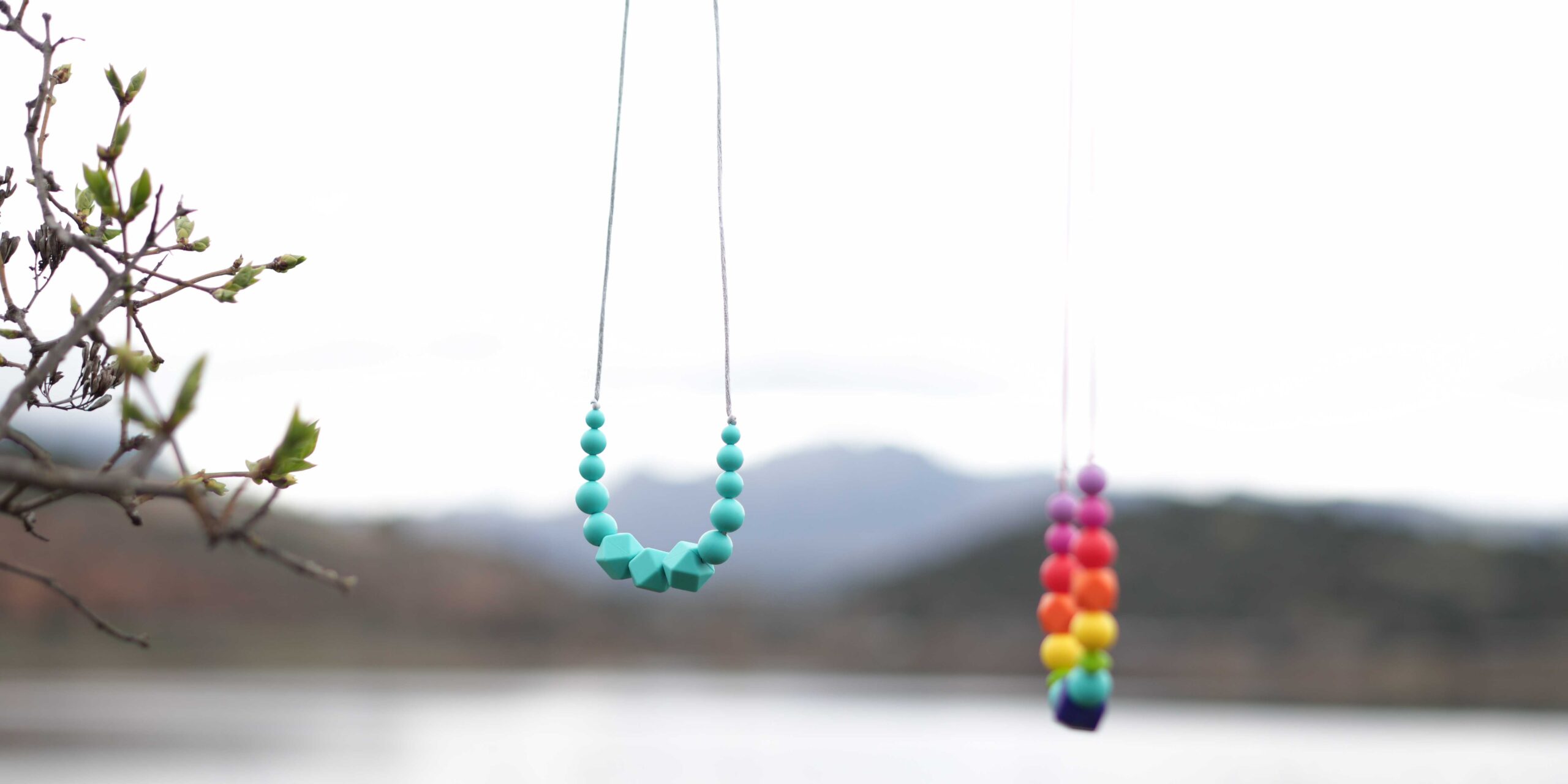 collares-apego-lulumoon Una muestra de nuestra colección artesanal: piezas pensadas para acompañar con amor y funcionalidad.