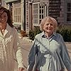 Mary Steenburgen and Betty White in The Proposal (2009)