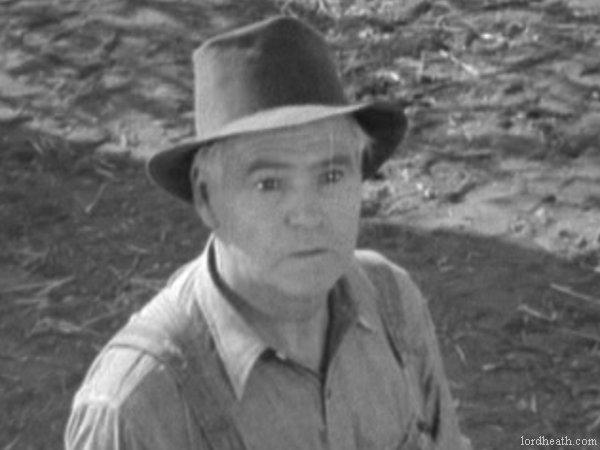 Edward Hearn in Farm Hands (1943)