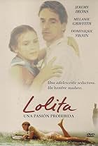 Jeremy Irons and Dominique Swain in Lolita: Una pasión prohibida (1997)