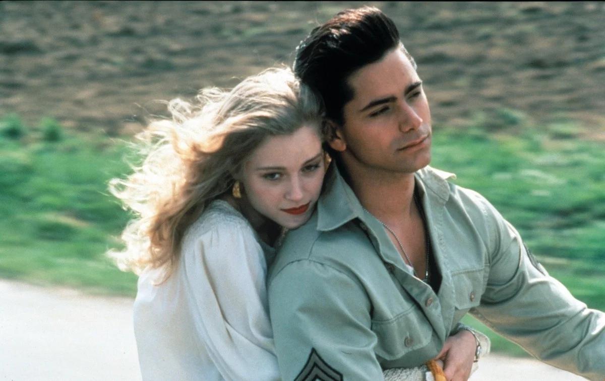 Teri Polo and John Stamos in Nacido para montar (1991)