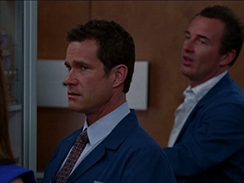 Julian McMahon and Dylan Walsh in Nip/Tuck, a golpe de bisturí (2003)