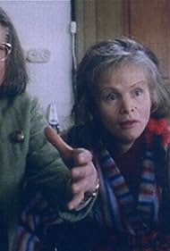 Renée Soutendijk and Monique van de Ven in Eine kleine Nachtmerrie (1997)