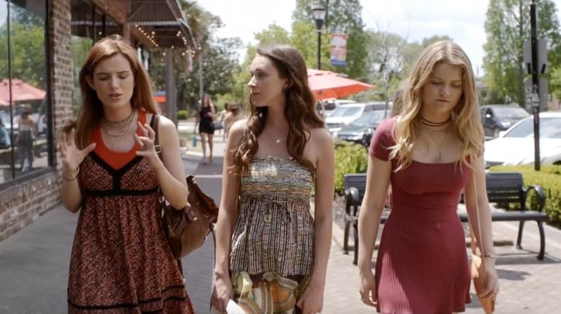 Bella Thorne, Kelly Lamor Wilson, and Courtney Dietz in Mon fils, harcelé jusqu'à la mort (2018)