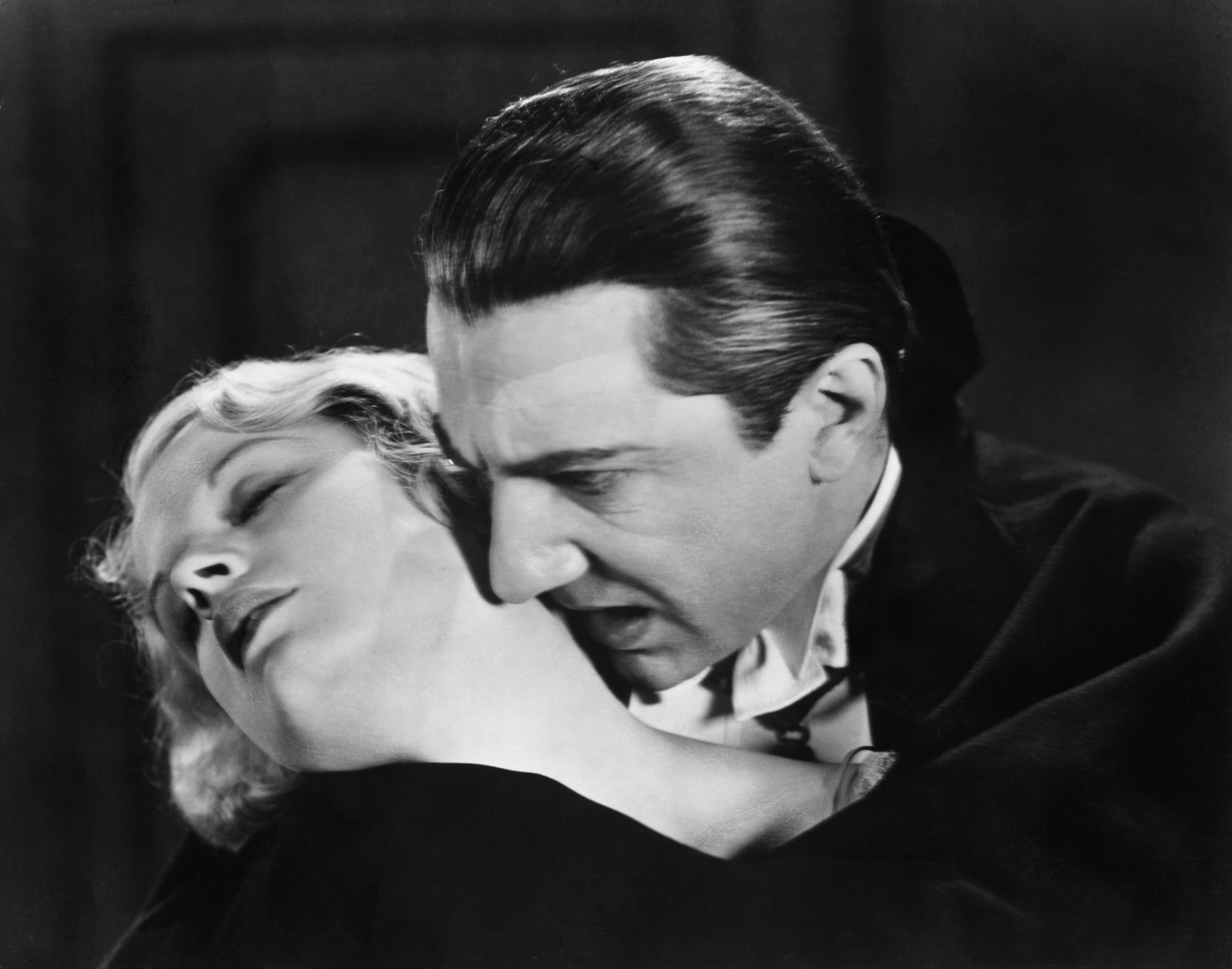 Bela Lugosi and Frances Dade in Dracula (1931)