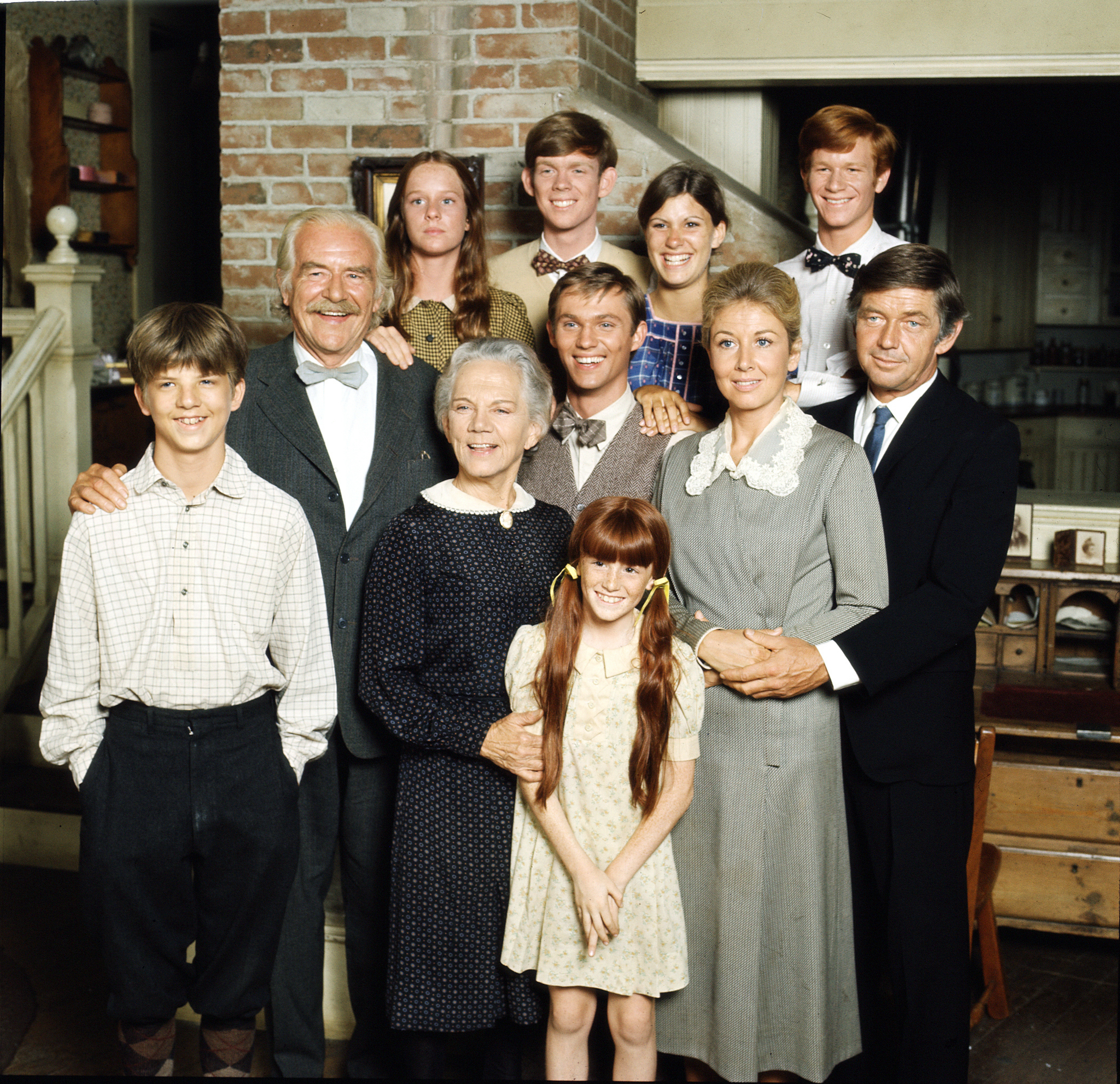 Richard Thomas, Will Geer, Judy Norton, Ellen Corby, Kami Cotler, David W. Harper, Michael Learned, Mary Beth McDonough, Eric Scott, Ralph Waite, and Jon Walmsley in The Waltons (1972)