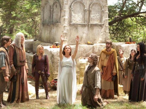 Craig Horner, Bruce Spence, Keisha Castle-Hughes, and Tabrett Bethell in Legend of the Seeker (2008)