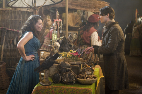 Kate Magowan and Ben Barnes in Stardust, le mystère de l'étoile (2007)