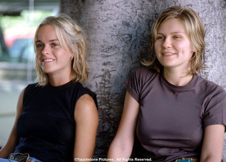 Kirsten Dunst and Taryn Manning in Crazy/Beautiful (2001)