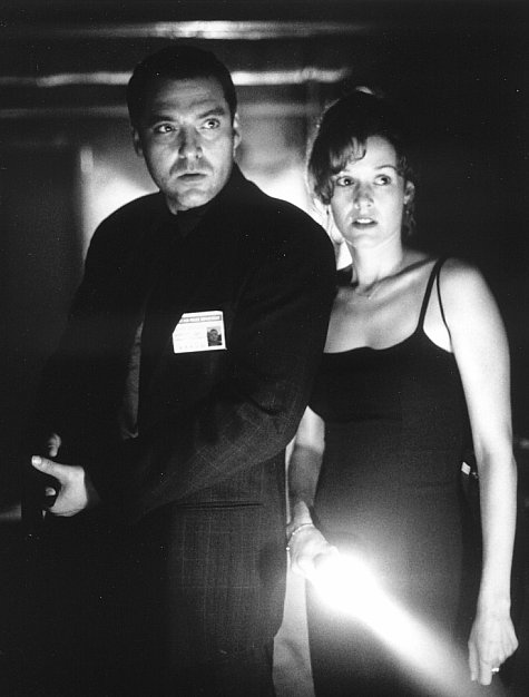 Penelope Ann Miller and Tom Sizemore in The Relic (1997)