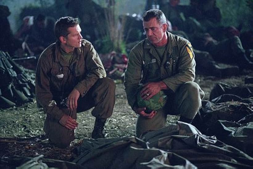 Mel Gibson and Barry Pepper in We Were Soldiers (2002)