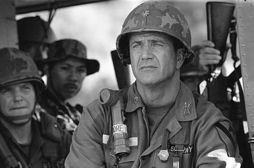 Mel Gibson and Clark Gregg in We Were Soldiers (2002)