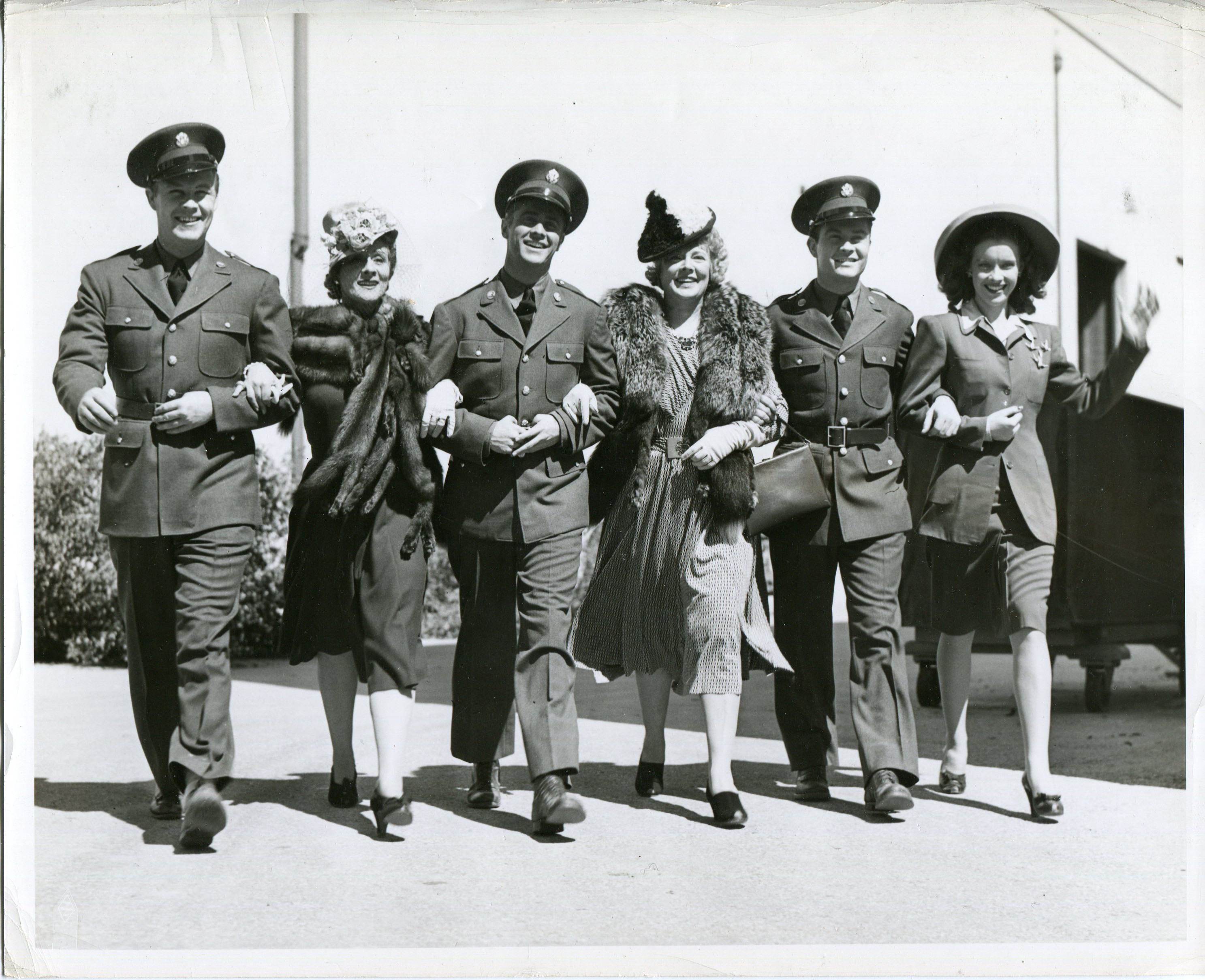 William T. Orr, Tom Brown, Wayne Morris, Marjorie Rambeau, and Irene Rich in Three Sons o' Guns (1941)