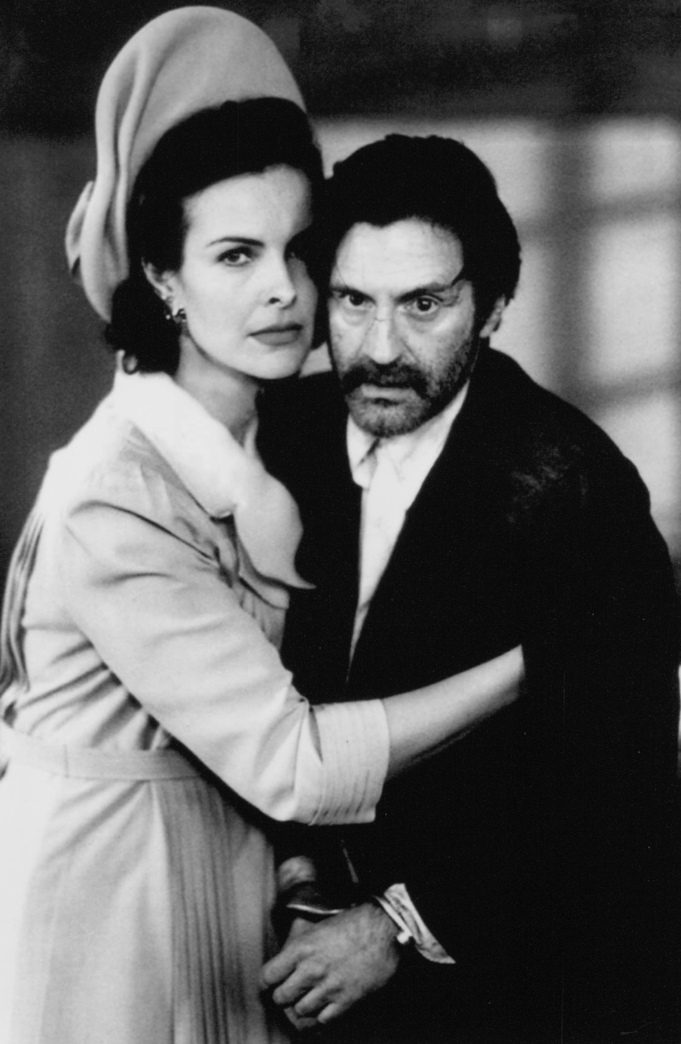 Daniel Auteuil and Carole Bouquet in Lucie Aubrac (1997)