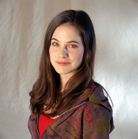 Caroline Dhavernas in Wonderfalls (2004)