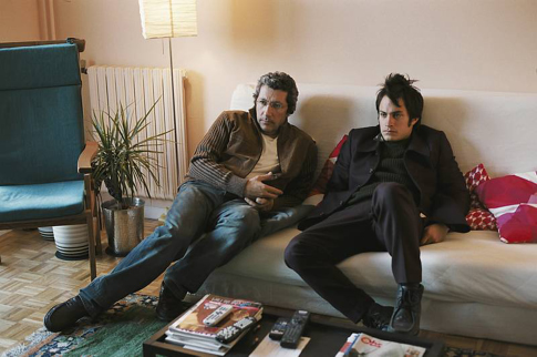 Alain Chabat and Gael García Bernal in The Science of Sleep (2006)