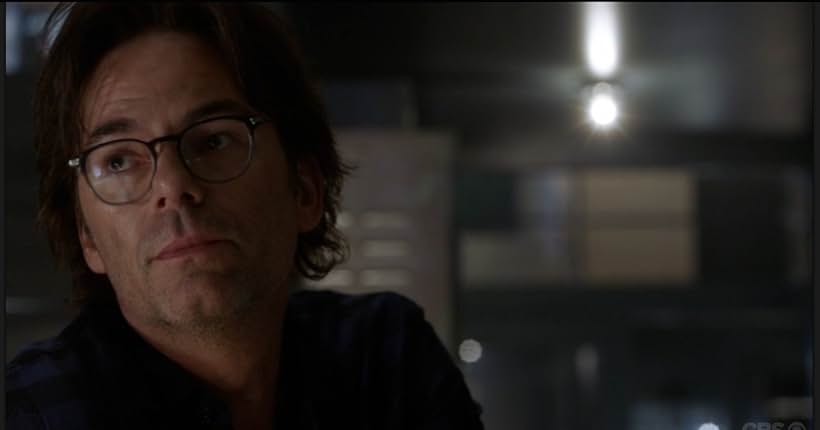 Billy Burke in Zoo (2015)