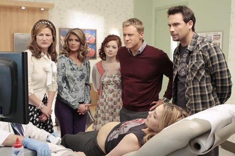 Alicia Silverstone, Jeremy Sisto, Ana Gasteyer, Alan Tudyk, Gillian Vigman, and Jane Levy in Suburgatory (2011)