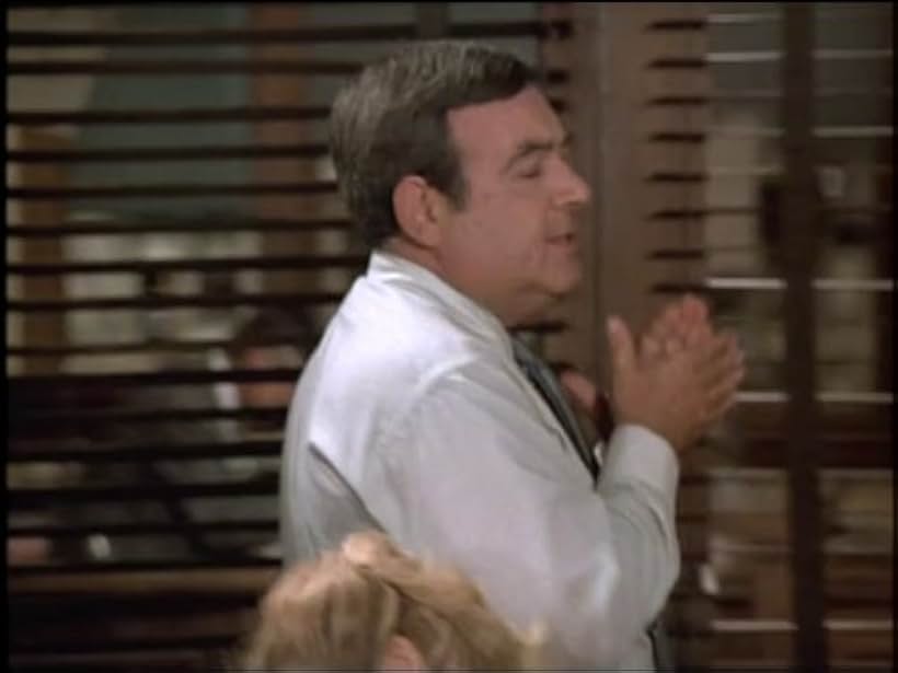 Tom Bosley in Ellery Queen (1975)