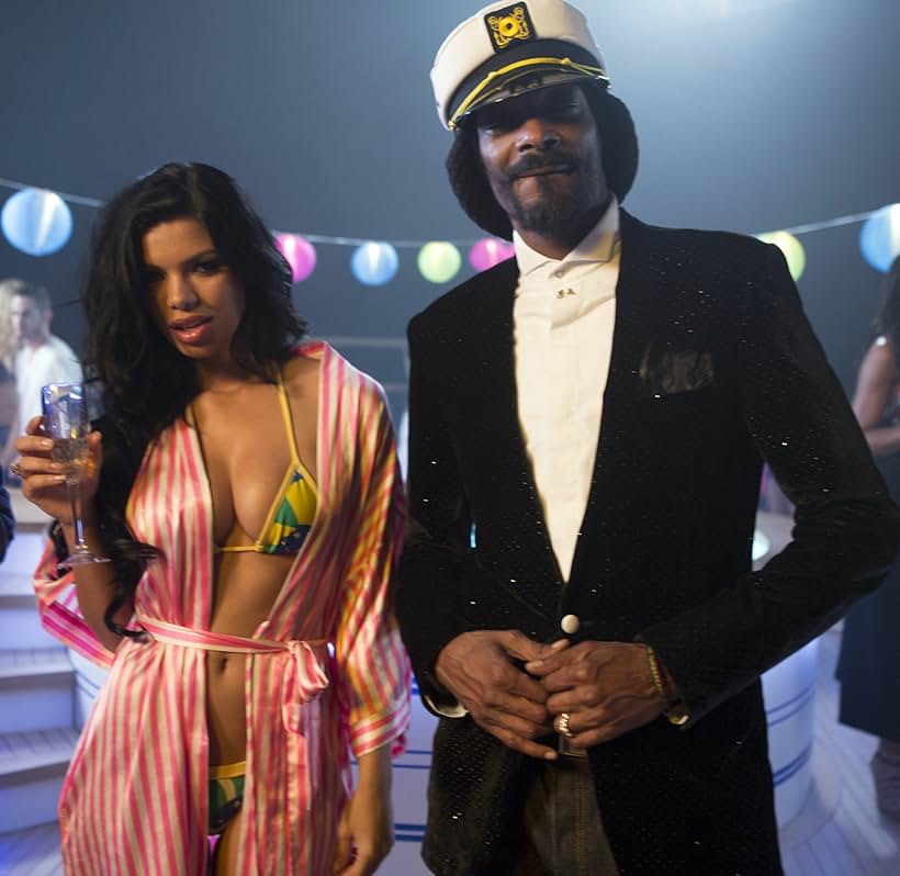 Snoop Dogg and Suelyn Medeiros in Scary Movie 5 (2013)