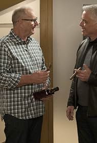 Adam Arkin and Ed O'Neill in Modern Family (2009)