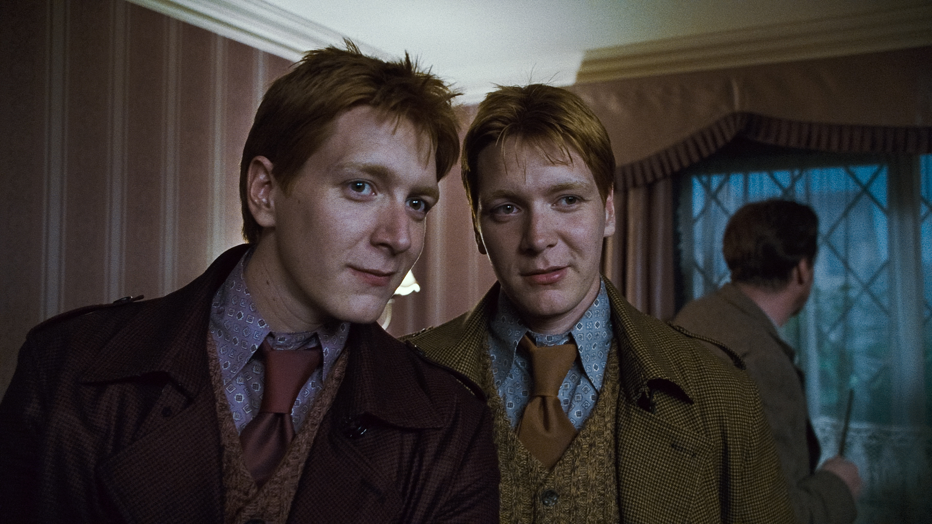 David Thewlis, James Phelps, and Oliver Phelps in Harry Potter and the Deathly Hallows: Part 1 (2010)