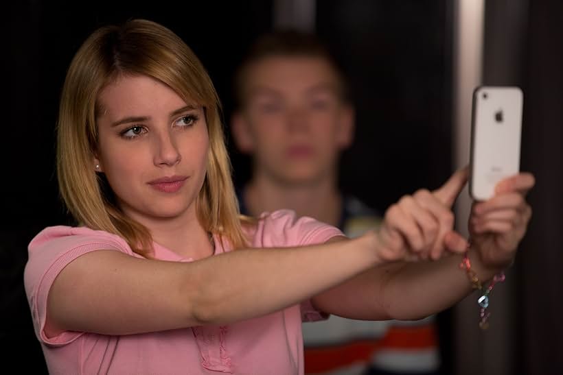 Emma Roberts and Will Poulter in We're the Millers (2013)