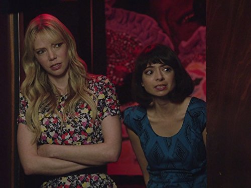 Riki Lindhome and Kate Micucci in Garfunkel and Oates (2014)