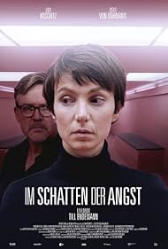 Justus von Dohnányi and Julia Koschitz in Im Schatten der Angst (2019)