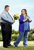 Melissa McCarthy and Billy Gardell in Mike & Molly (2010)