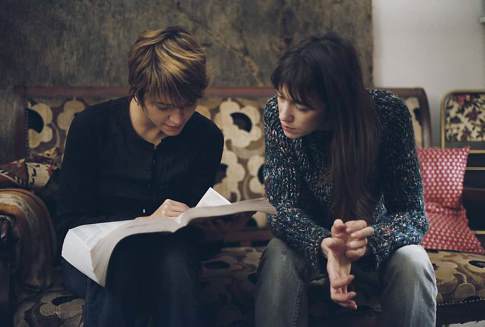 Charlotte Gainsbourg and Emma de Caunes in The Science of Sleep (2006)