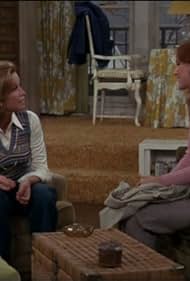 Mary Tyler Moore and Linda Kelsey in The Mary Tyler Moore Show (1970)