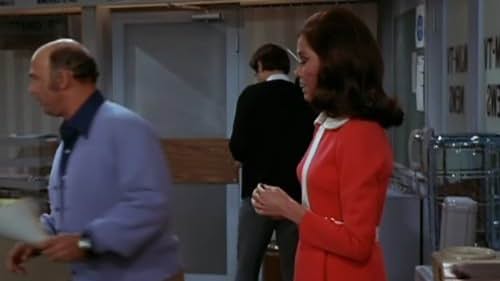 Mary Tyler Moore and Gavin MacLeod in The Mary Tyler Moore Show (1970)