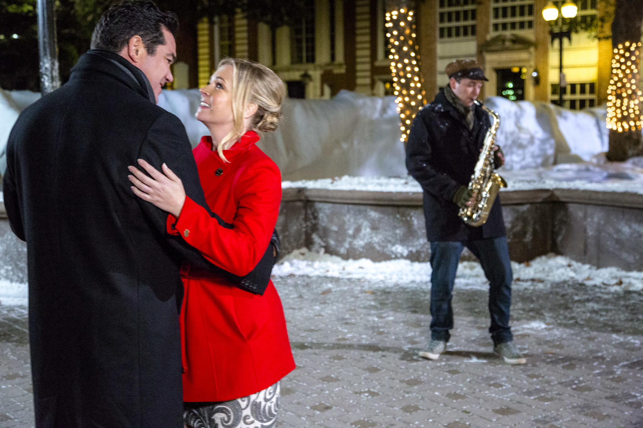 Dean Cain and Melissa Joan Hart in Broadcasting Christmas (2016)