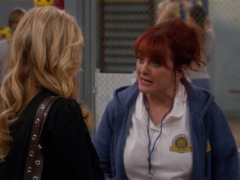 Julie Brown and Taylor Spreitler in Melissa & Joey (2010)