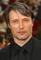 Mads Mikkelsen at an event for The 79th Annual Academy Awards (2007)