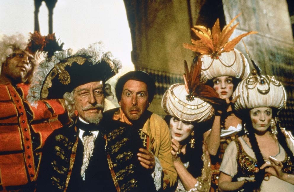 Uma Thurman, Eric Idle, Winston Dennis, John Neville, and Alison Steadman in The Adventures of Baron Munchausen (1988)