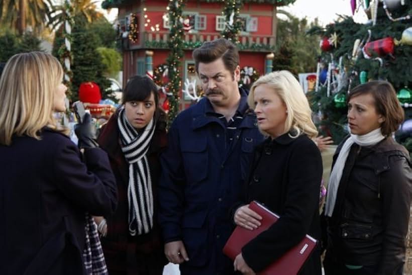 Rashida Jones, Nick Offerman, Amy Poehler, Gillian Vigman, and Aubrey Plaza in Parks and Recreation (2009)