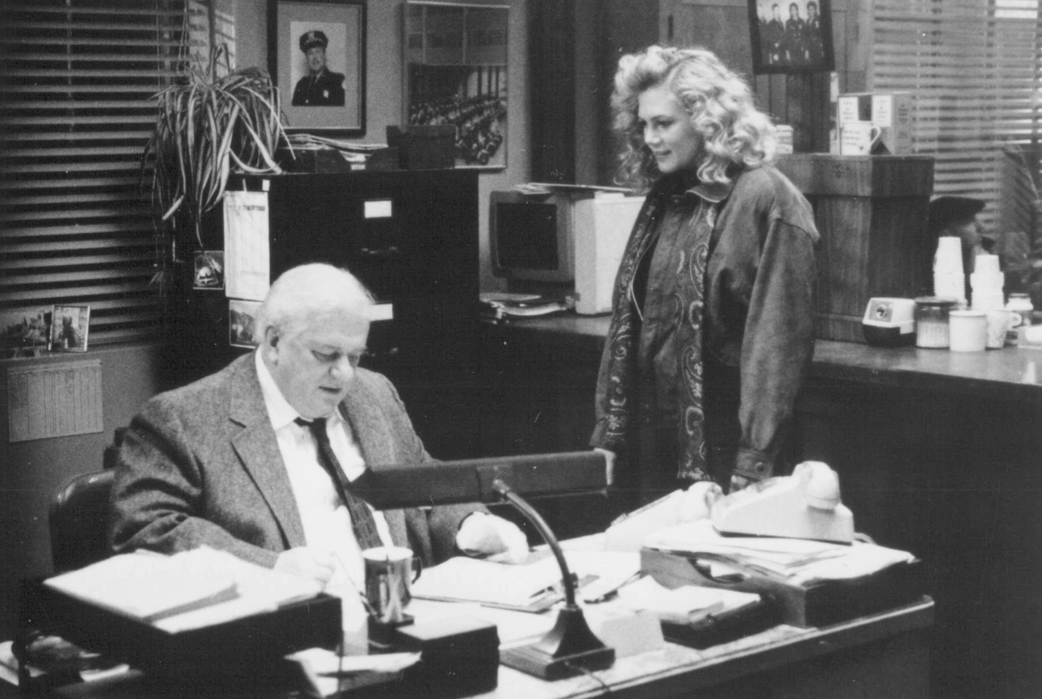 Kathleen Turner and Charles Durning in V.I. Warshawski (1991)