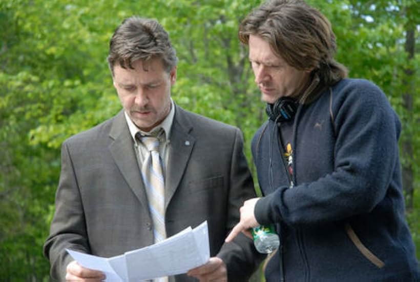 Russell Crowe and John Polson in Traqués (2009)