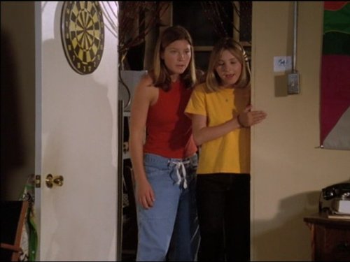 Jessica Biel and Beverley Mitchell in 7th Heaven (1996)