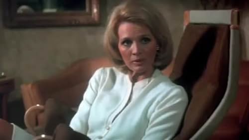 A mysterious blonde woman kills one of a psychiatrist's patients, and then goes after the high-class call girl who witnessed the murder.