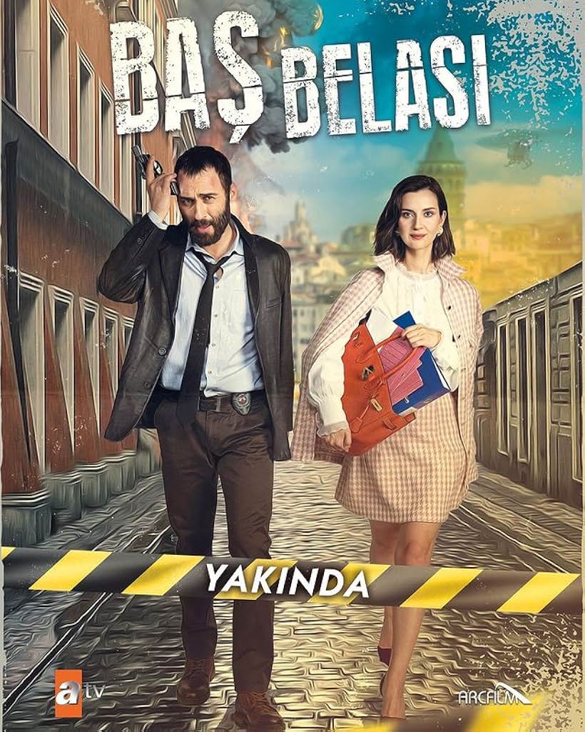 Seçkin Özdemir and Irem Helvacioglu in Bas Belasi (2021)