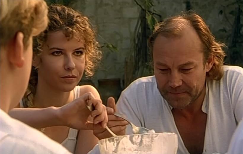 Klaus Maria Brandauer, Petra Reinhardt, and Jan Wachtel in Mario et le Magicien (1994)