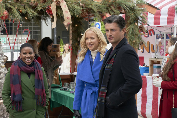 Rasool Jahan, Wes Brown, and Jessy Schram in A Nashville Christmas Carol (2020)