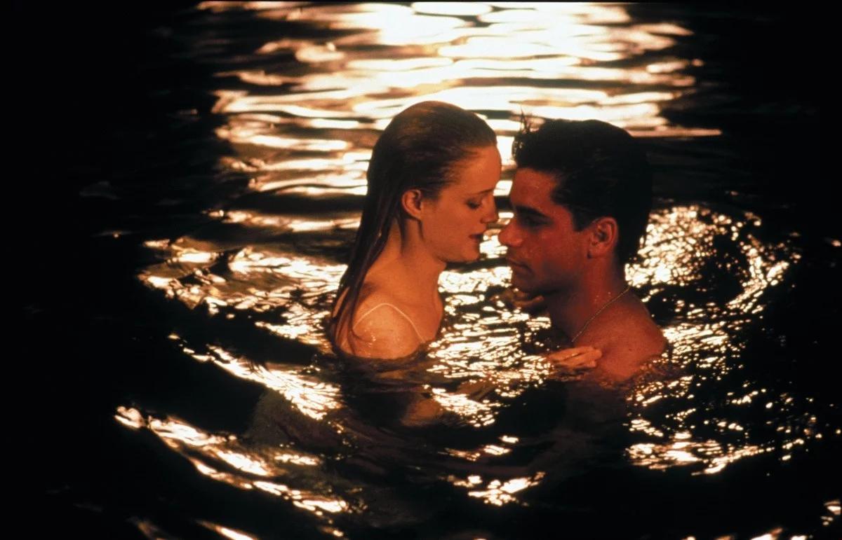 Teri Polo and John Stamos in Nacido para montar (1991)