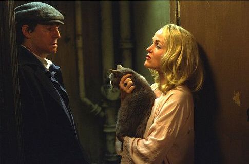 Gabriel Byrne and Miranda Richardson in Spider (2002)