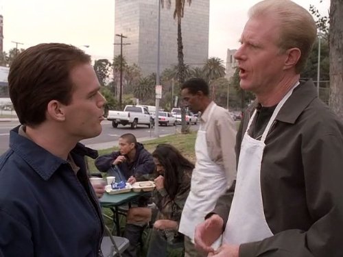 Ed Begley Jr. and Michael C. Hall in A dos metros bajo tierra (2001)